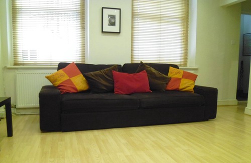 Earl's Court Apartment | Spacious, eco-friendly studio apartment in a great location in Earl's Court.