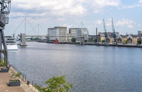 Docklands Apartment | Spacious Excel London Apartment with Balcony, River View and Parking Sleeps 8