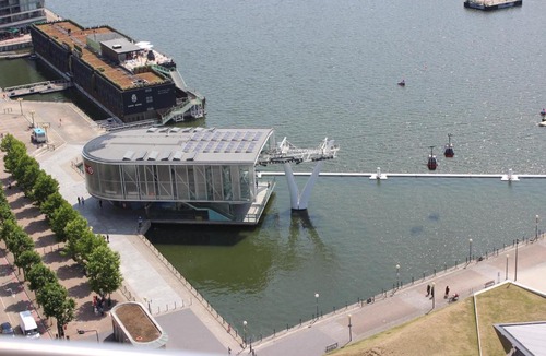 Docklands Apartment | Spacious Excel London Apartment with Balcony, River View and Parking Sleeps 8