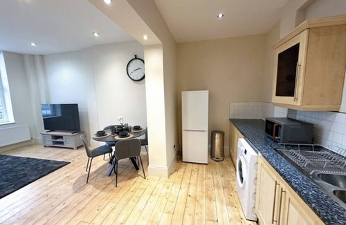 Whitechapel Apartment | Spacious flat in the East End