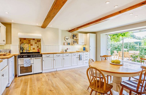 Bourton-on-the-Water Cottage | Spacious holiday home in Bourton-on-the-Water - Burghfield Cottage