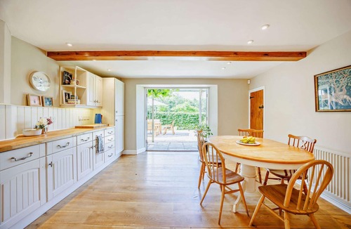 Bourton-on-the-Water Cottage | Spacious holiday home in Bourton-on-the-Water - Burghfield Cottage