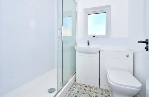 Stoke-on-Trent House | Spacious Home Sleeps 6 with Parking