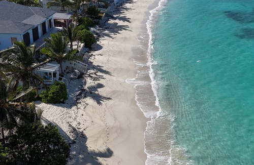Rokers Point Cottage | Spacious Luxury Beachfront Suite