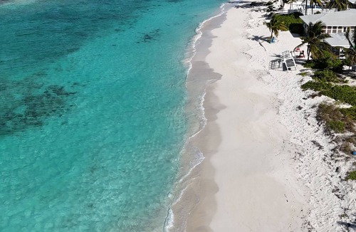 Rokers Point Apartment | Spacious Luxury Beachfront Suite
