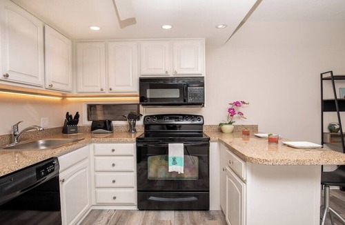 Honokowai Condo | Spacious OceanFront 1BD w Island Views - Hale Mahina A207