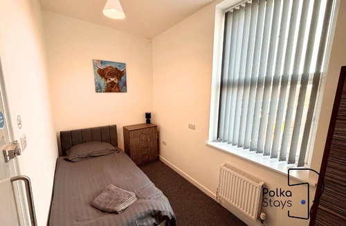 Ormskirk Apartment | Spacious Ormskirk Contractor Stay by PolkaStays