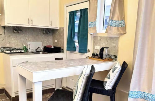 Nassau Apartment | Spacious Poolside Getaway 10min Walk to the Beach