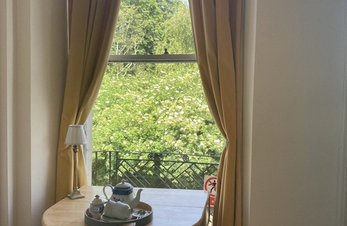 Bath Apartment | Spacious Regency Crescent Idyllic Location