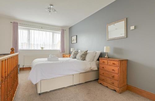 Chinnor House | Spacious Self Contained Annexe with Parking - Pass the Keys