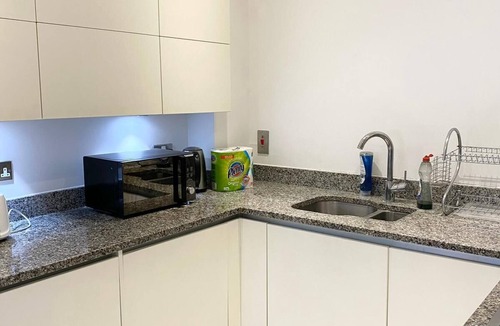 Whittington Apartment | Spacious, Serene and Comfy 2-Bed in Mill Hill East With Free Parking