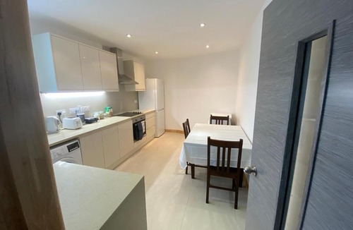Camberwell House | Spacious Shared Double Bedroom in London