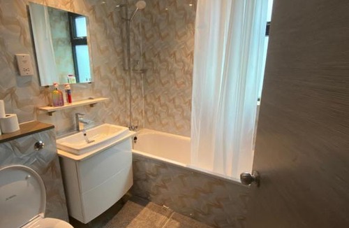 Camberwell House | Spacious Shared Double Bedroom in London