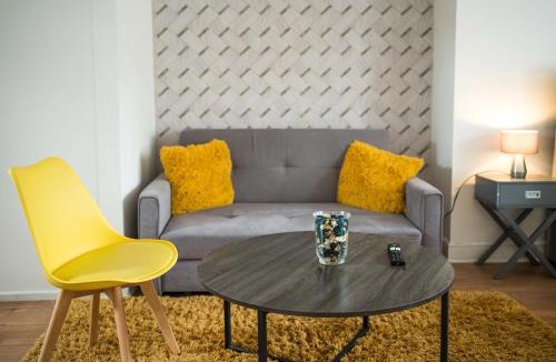Stepney Green Apartment | Spacious Studio Central Sofa bed