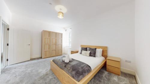 Six Bells Apartment | Spacious three bedroom apartment with Valley views