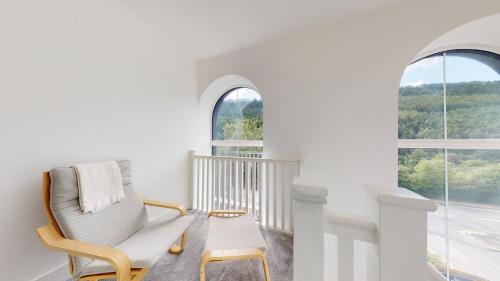 Six Bells Apartment | Spacious three bedroom apartment with Valley views