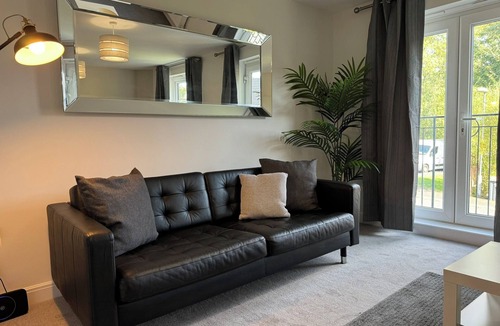 Telford House | Spacious Townhouse with Garden