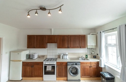 London Borough of Bromley Apartment | Spacious Two-Bedroom High Street Apartment