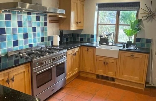 Horspath House | Spacious Village House near Oxford with Woodburner