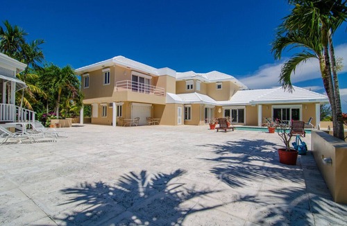 Westwind House | Spectacular luxury estate in paradise