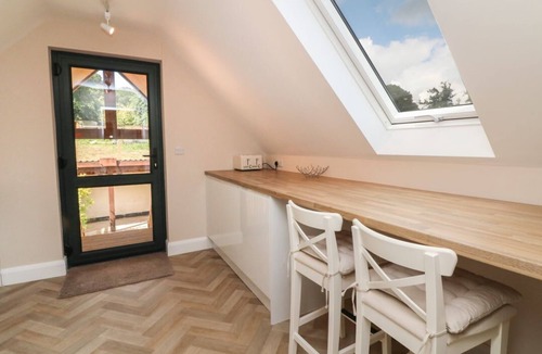 Newton Saint Cyres Apartment | Spicery Barn Loft in Devon. TV