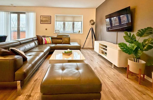 Chelmsford Apartment | Split level unique large 2BDR apartment