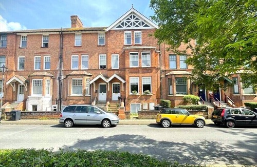Gloucester House | St. Michael's Town House - Elegant and Large home in the Heart of Gloucester