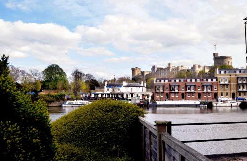 Eton House | STABLE HOUSE - Eton WINDSOR