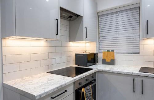 Stanmore Apartment | Stanmore Maisonette with Free Parking and Jubilee Line Access