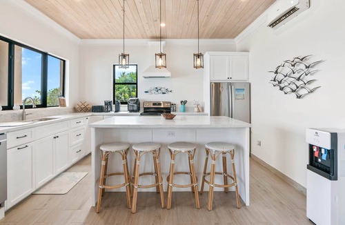 Farmer's Hill Villa | Stay Blessed Villa - Always Sandy Beach - Walkable To Restaurant By Beach!