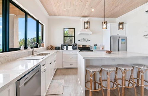 Farmer's Hill Villa | Stay Blessed Villa - Always Sandy Beach - Walkable To Restaurant By Beach!