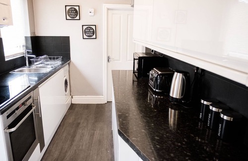 Burslem House | Stay Comfortable- New and stylish holiday home