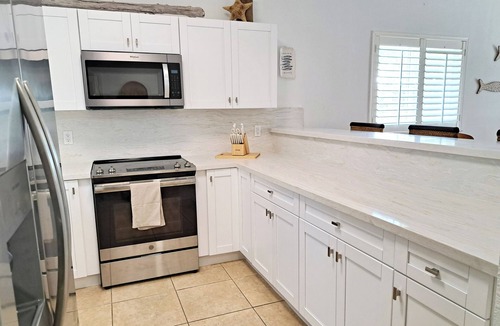 Bailey Town Apartment | Steps from beach and infinity pool, Golf Cart Optional