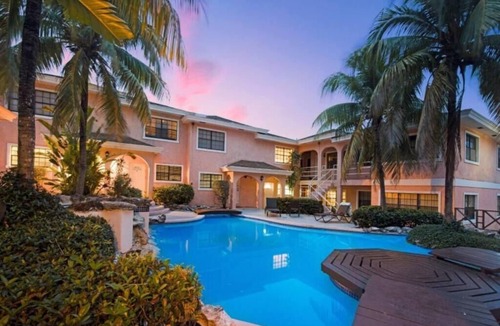 Paradise Island Villa | Steps to Atlantis Resort & Cabbage Beach! Your Tropical Paradise Awaits!
