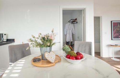 Blandford Saint Mary House | Stillness Cottage - Secluded Hut with a Private Hot Tub