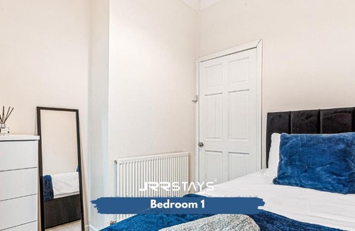 Stoke-on-Trent Apartment | Stoke on Trent - 3 Bedroom Sleeps 5, Wi-Fi