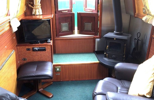 Stone Cabin | Stone - Self-Drive Boat - Sleeps 2 - Pet Friiendly