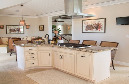Dunmore Town House | Stonesthrow: A Beautiful Five-Bedroom Home Just Steps From Beach