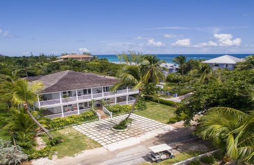 Dunmore Town House | Stonesthrow: A Beautiful Five-Bedroom Home Just Steps From Beach