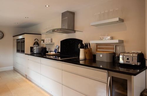 Stow-on-the-Wold House | Stow House, Stow-on-the-Wold - sleeps 9 guests in 5 bedrooms