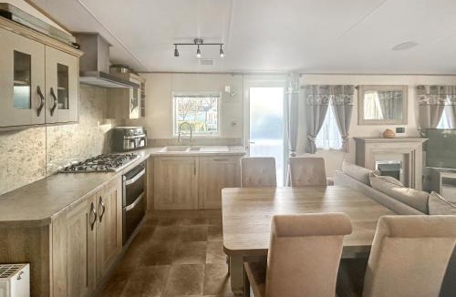 Caister-on-Sea House | Stuart's Coastal Retreat