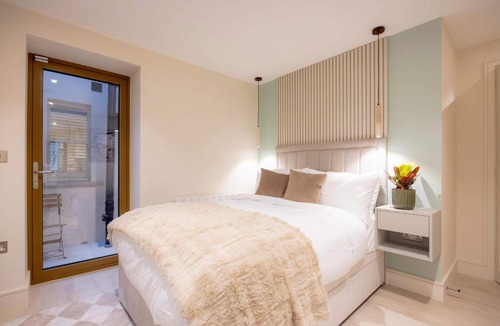 Little Venice Apartment | Studio 2 at The Orange Door Little Venice