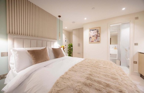 Little Venice Apartment | Studio 2 at The Orange Door Little Venice
