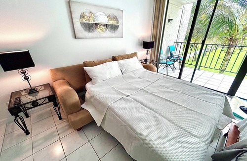 Williams Town Apartment | Studio Coral Beach Bahamas