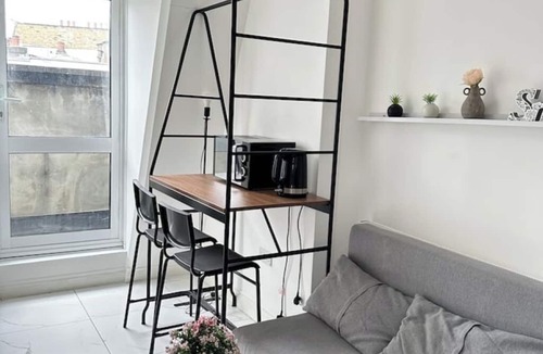 Camden Town with Primrose Hill Apartment | Studio Flat 8 – Peaceful Oasis in Camden Parkway