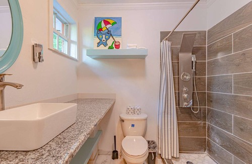 Gambier Apartment | Studio Peach at Viking Hill Resort with Pool