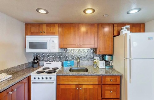 Kahana Apartment | Studio with stunning ocean views at Royal Kahana