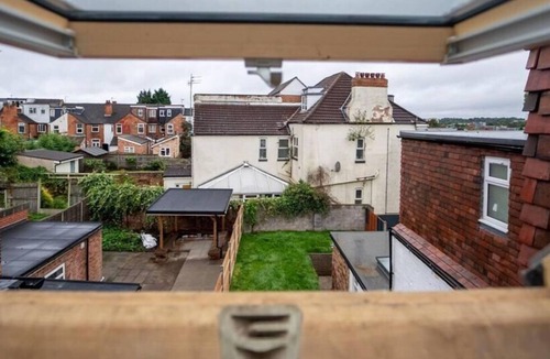 Selly Oak Apartment | Stunning 1-bed Studio in Birmingham