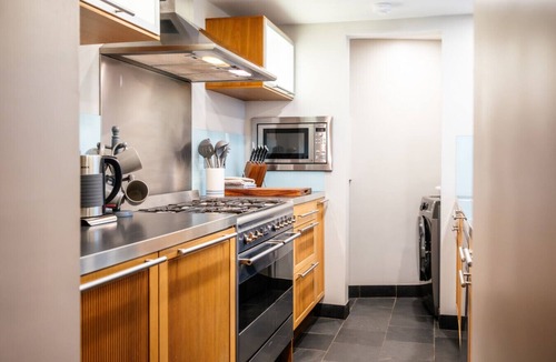 Montpellier Villa | Stunning 2 Bed Townhouse with Patio in Cheltenham