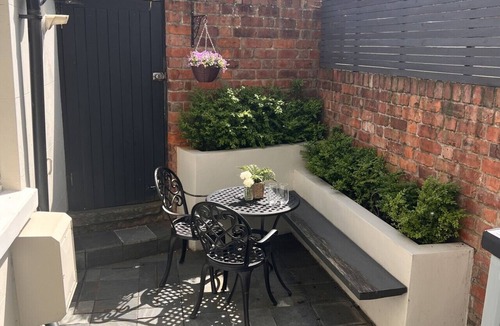 Montpellier Villa | Stunning 2 Bed Townhouse with Patio in Cheltenham